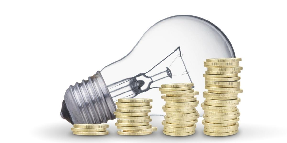 La CNMC asegura que tras el apagón acabaremos "pagando un poco más" en la factura de la luz