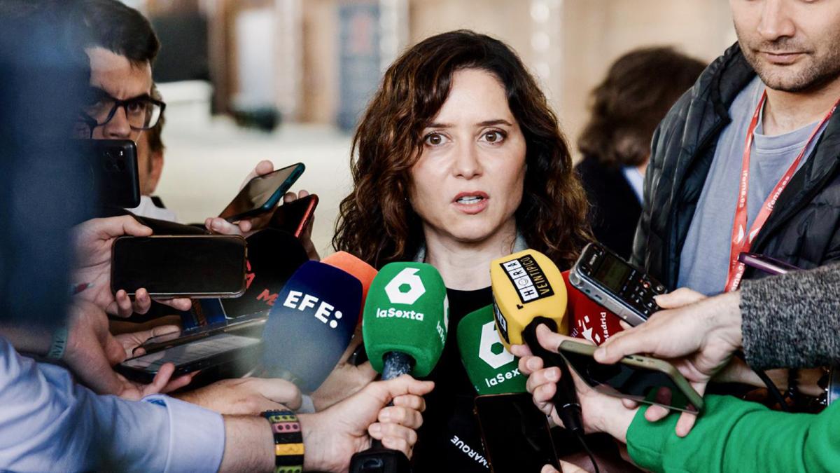 Ayuso dice que es "despreciable" enfrentar nucleares y renovables, que "se complementan"