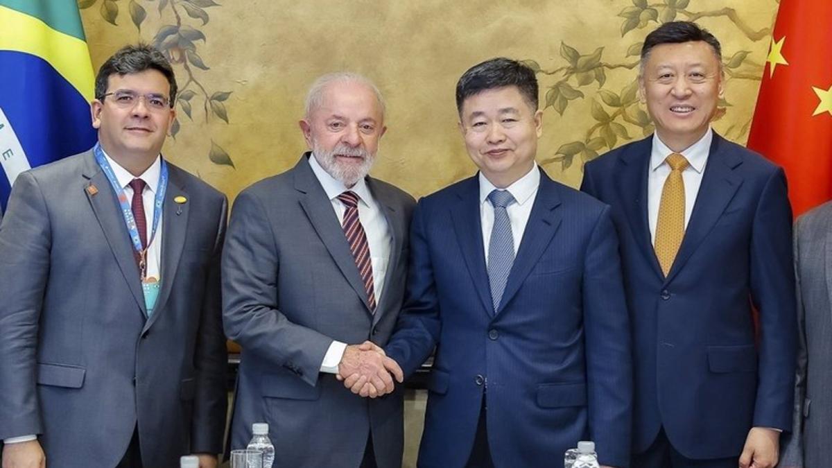 Lula cierra un acuerdo con Envision para que inviertan 900 millones en producción de SAF en Brasil
