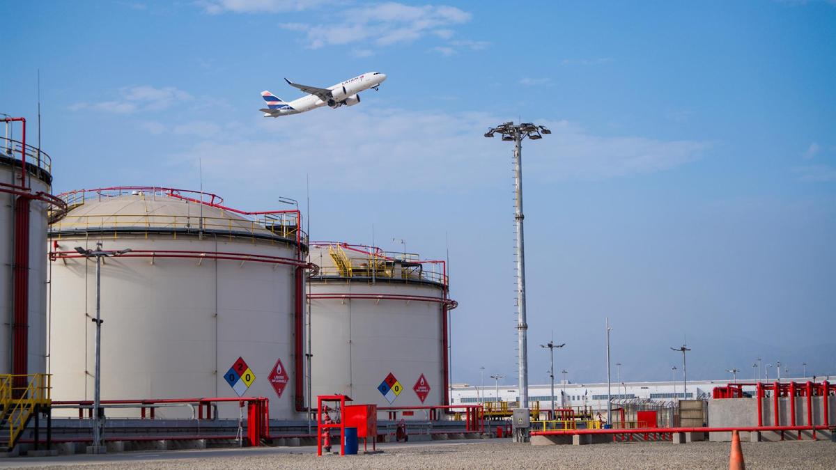 Exolum comienza a operar el aeropuerto de Lima tras invertir 88 millones en la nueva planta de almacenamiento.