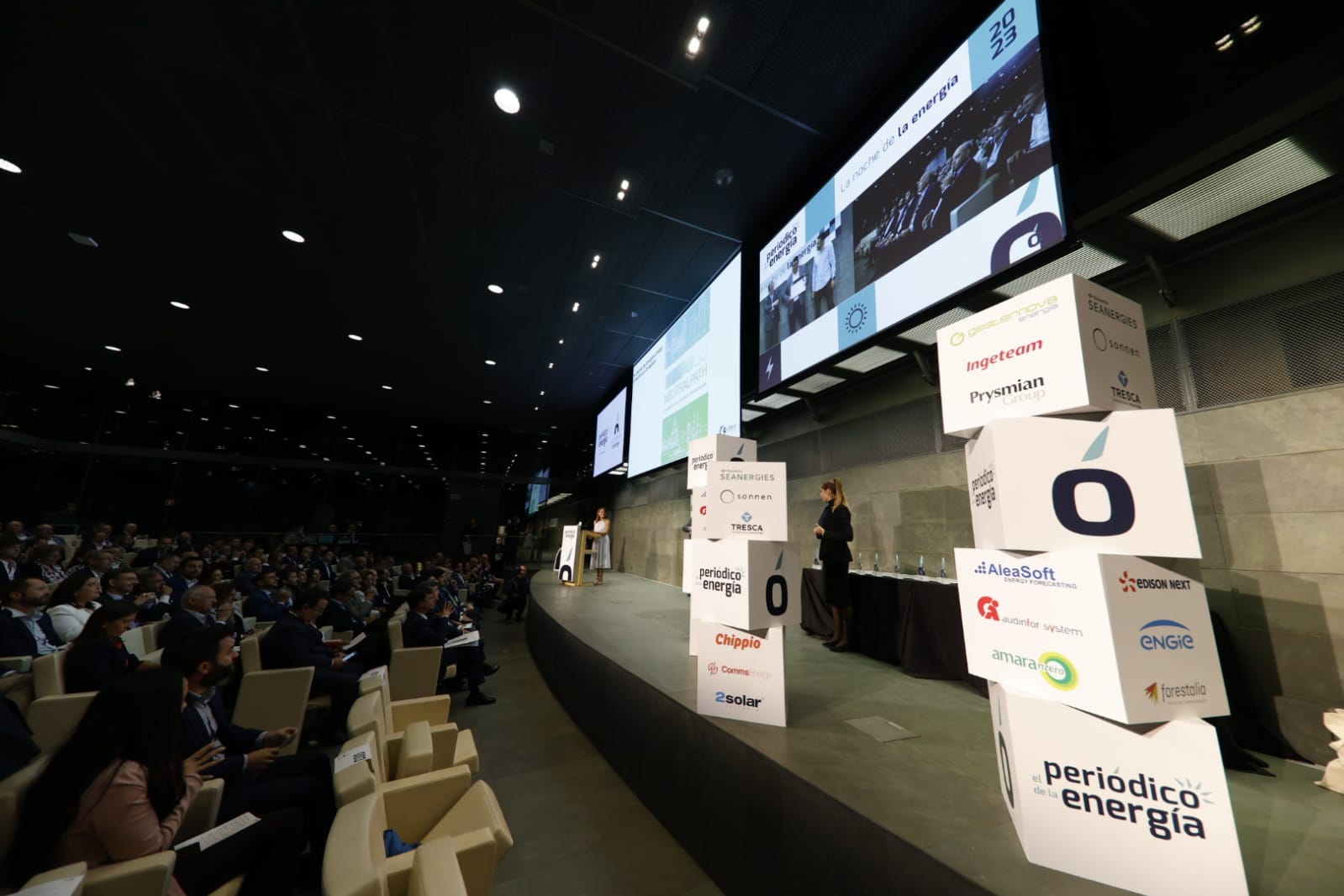 Ramón Roca, director de @El Periódico de la Energía, da la bienvenida y felicita a todos los candidatos de los #PremiosEnergia23
