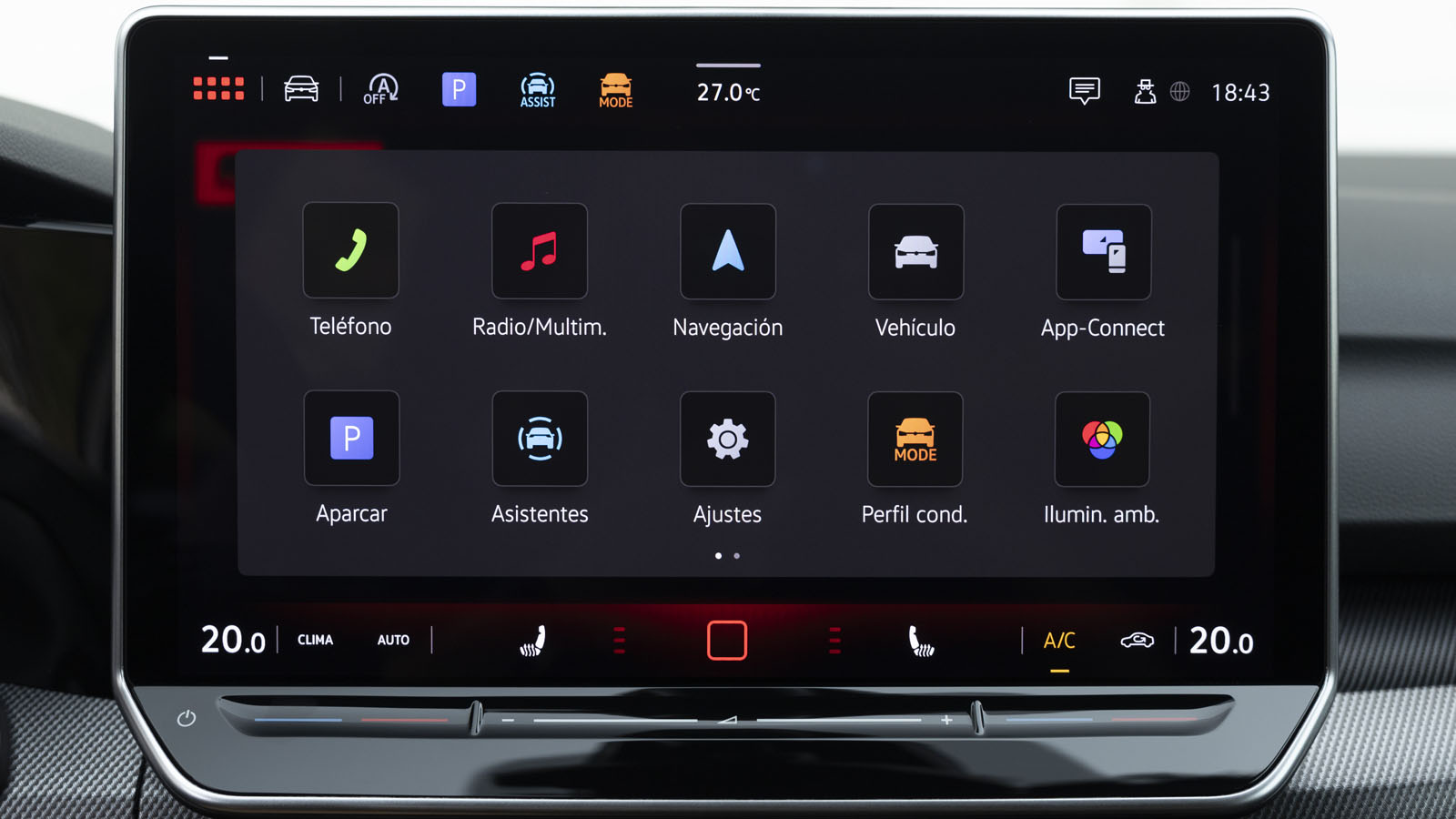 La pantalla central de 12,9" es la gran novedad del interior.